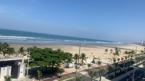 PREDIO FRENTE PRA PRAIA, COM VISTA LATERAL MAR, Apto 202
