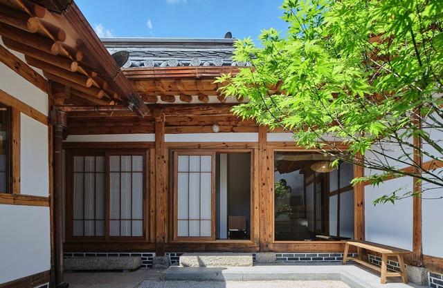 Premium Hanok near Anguk Station 5minsn- 5mins from the ICN Airport bus STN