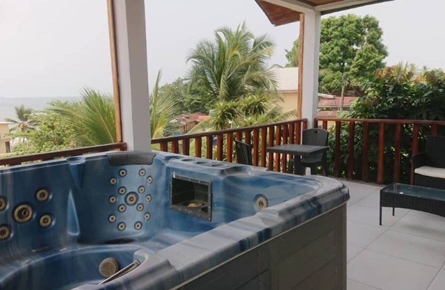 Premium Suite Bathroom & Jacuzzi Balcony Sea view