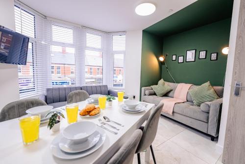 Prestige Stays Cardiff Modern 1-Bed Apartment with Sofa Beds near Heath Hospital