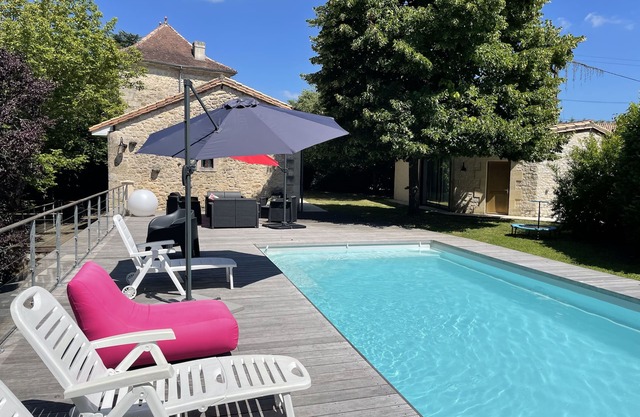 Pretty character house with swimming pool in Entre deux Mers (min. 5 nights)