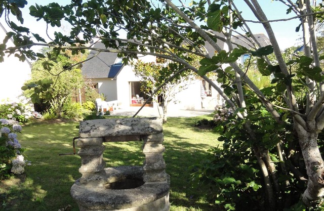 Pretty Cottage standing stones in a beautiful flower garden near the beach