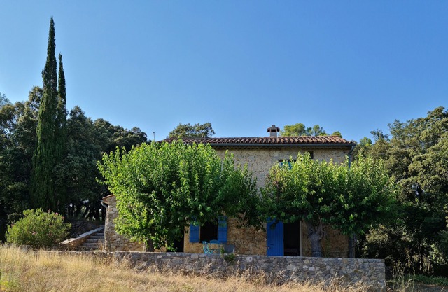 Pretty country house, shaded terrace, river nearby