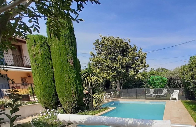 Pretty villa with swimming pool and garden