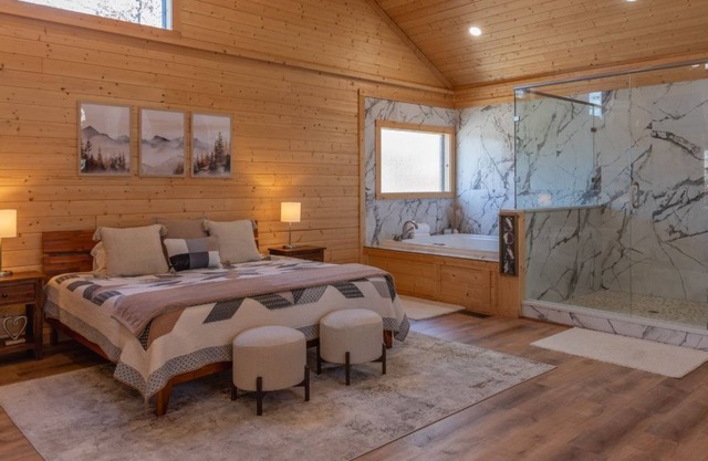 Priceless Gem - One Bedroom House, Sleeps 2