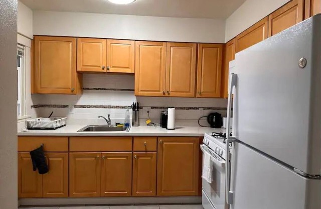 Prime Location: 2-Bedroom Retreat Near UC Berkeley