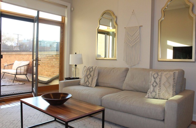 Prime Location! 3-bedroom apartment, plus OFFICE Den in vibrant Wicker Park