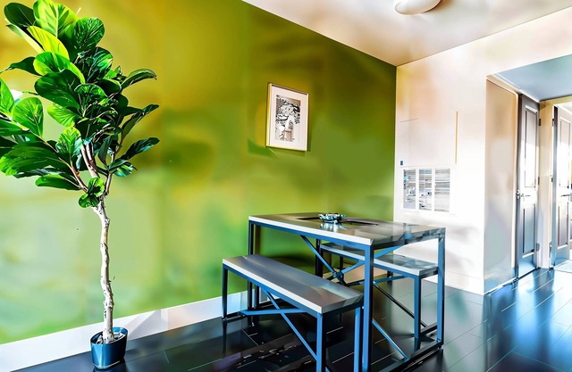 Prime Spot | Cozy Bed, Pool + Free Parking