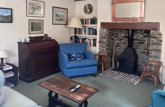 Primrose Cottage: 6-bed traditional seaside cottage with garden