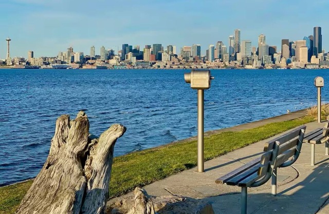 Private 1 BR Apt near the Beach, Airport, and quick commute to Downtown Seattle