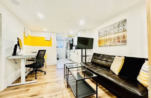 Private 1 BR Suite near U of W