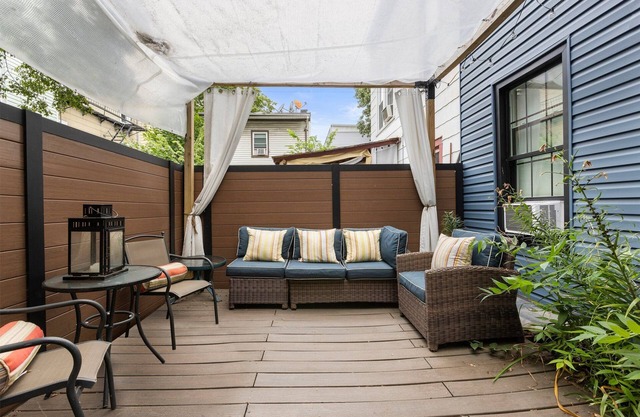 Private 1BR with Patio, Full Kitchen, Easy Access to Manhattan