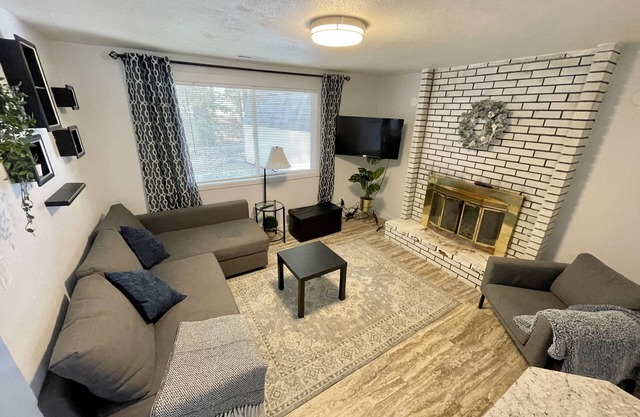 Private 2 bedroom Guest Suite - pet friendly