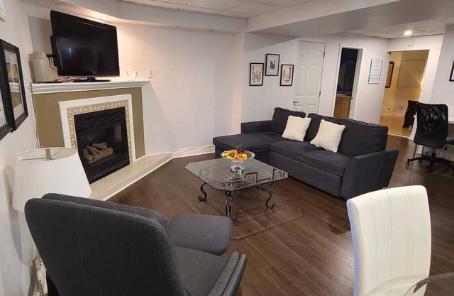 Private 2Bed Basement Apt |Self-Check with Kitchn