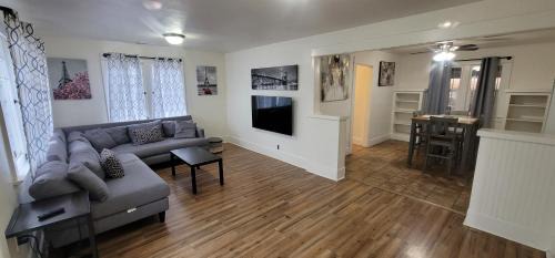 Private 3 bedroom Home in Los Angeles-Gardena, California