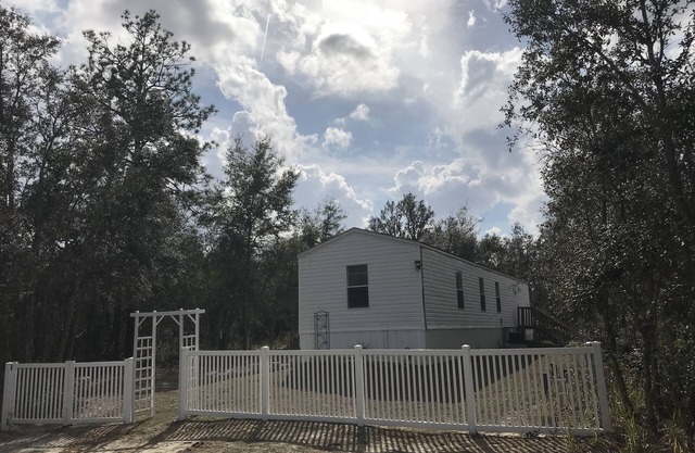 Private 4.3 acre Country Retreat by Rainbow Springs in Ocala's horse country