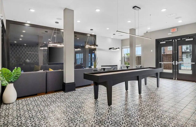 Private Apartment 7 Minutes to Downtown! Spacious and Accessible!