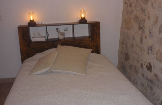 private apartment in a house in a peaceful Provençal hamlet, ideal for hikers