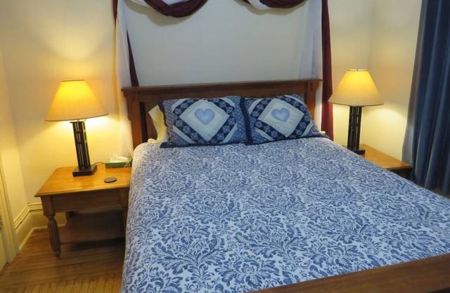 Private Apartment in the Core of Downtown, sleeps 2 (Harrison)