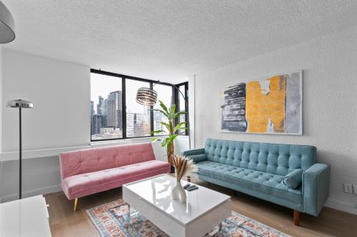 Private Apartment with Breathtaking Downtown View and Free Parking