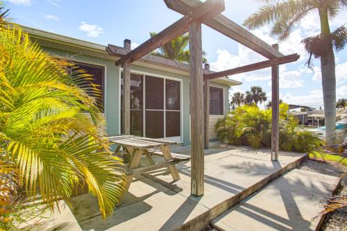 Private Boat Dock Canal-Front Port Charlotte Gem