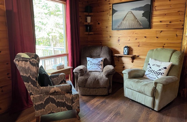 Private Cabin, Perfect for families! Two Kayaks! Horseshoe Pits! Fire Pit!