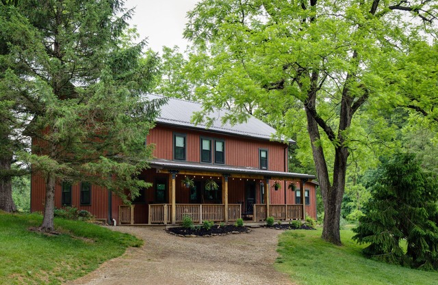 Private Cabin w/Hot Tub. Woods and nature