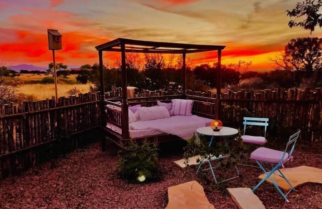 Private Casita w amazing views & fenced in garden