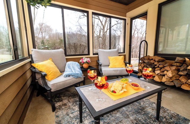 Private Condo Pool, Screened Porch with Views and Fresh Air, Walk to Golf!