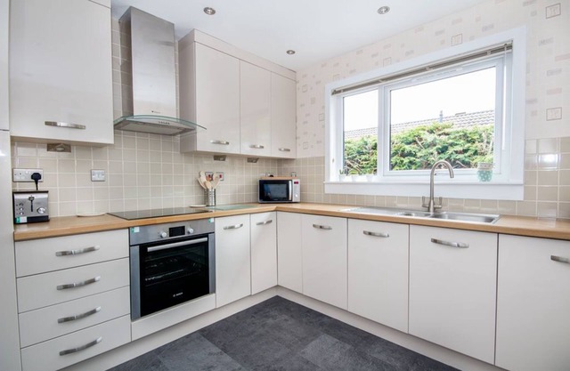 Private detached holiday home in Culloden, just 5 miles from the city centre.