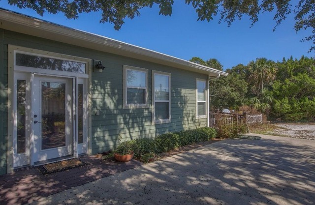 Private Dock, Private Beach Access, Single Level Cottage ~ Camp Palms
