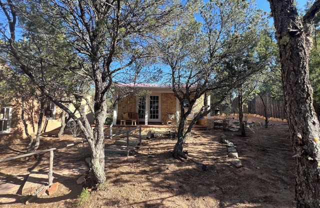 Private estate-property on 4 secluded acres minutes to town