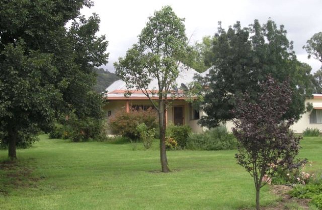 Private Farmhouse and garden, located between Mudgee & Rylstone
