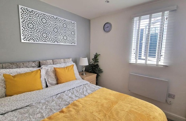 Private Garden Studio near London free Freeparking