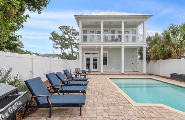 Private Heated Pool 4 Bikes Steps to the Beach in Seagrove- Hammock by the Sea