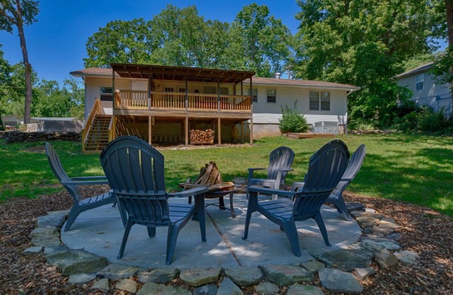 Private Hilltop Retreat on Cozy 1+ Acres with Boat Parking