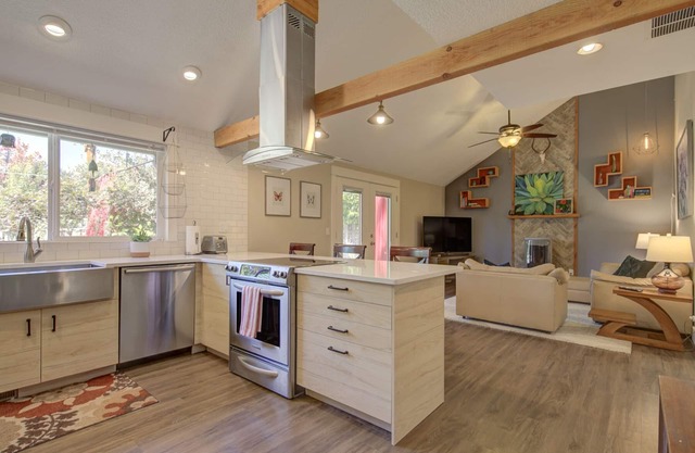 Private Home, Near Nike & Intel, w/spacious yard