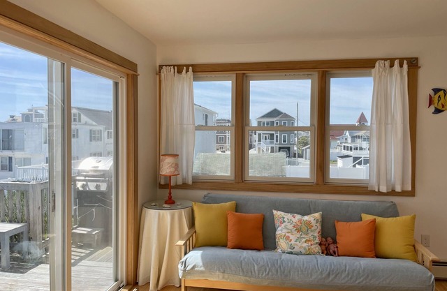 Private Home Steps from the Beach with large backyard!