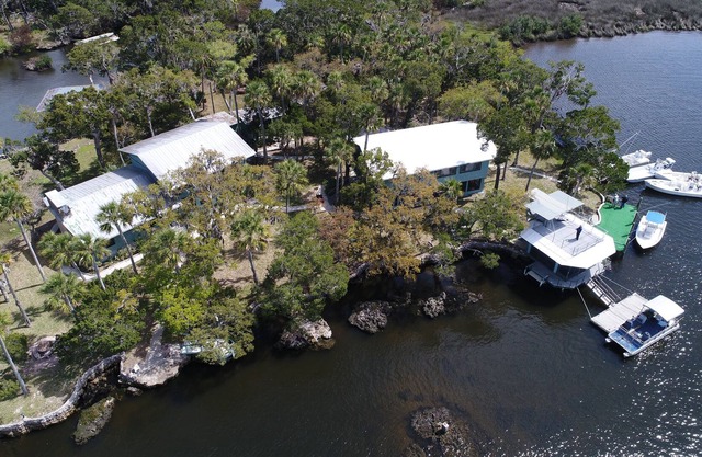 Private Island Lodge - Anglers, Scallopers, Get-A-Ways, Golfers, Retreats