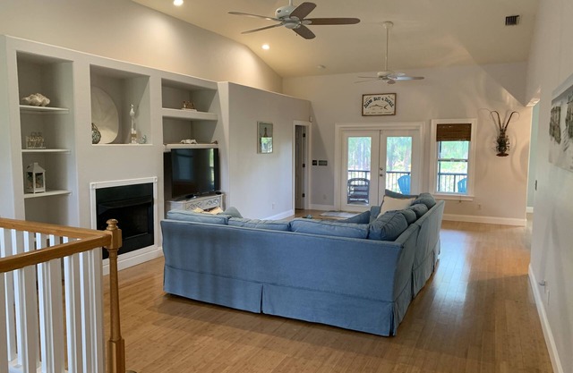 Private Key West style home close to Honeymoon Island and local beaches