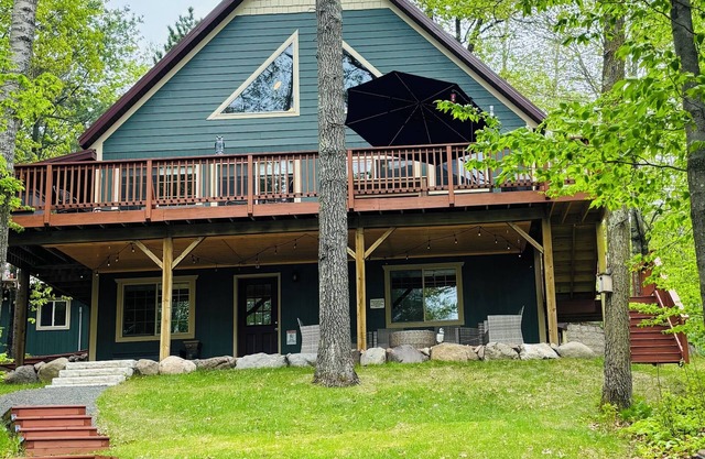 Private Lake, Sandy Beach and Fire Pit with free wood!