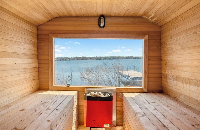 PRIVATE LAKEFRONT COTTAGEWITH GREAT AMENITIES.