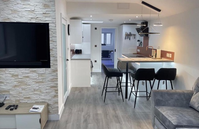 Private Luxury By The Sea, With A Personal Gym, Hot Tub, And Free Parking!