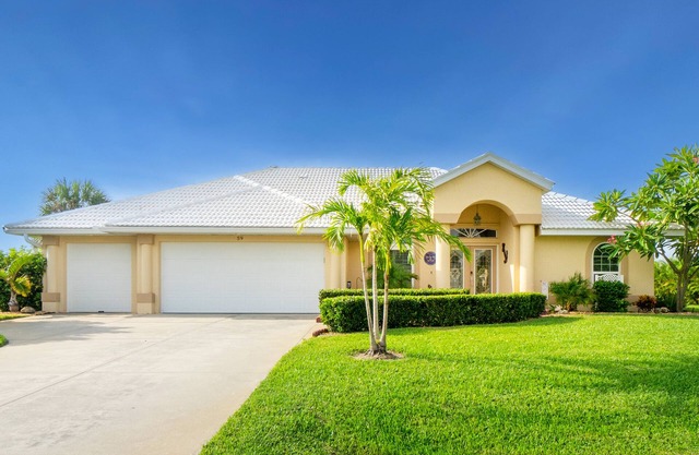 Private Luxury Escape w/Heated Pool, Relaxing Spa & Stunning Sunset Lake Views