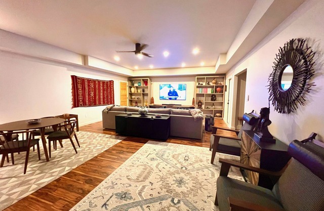 Private Luxury Mountaintop Retreat on 10 acres. Black Mountain/Asheville