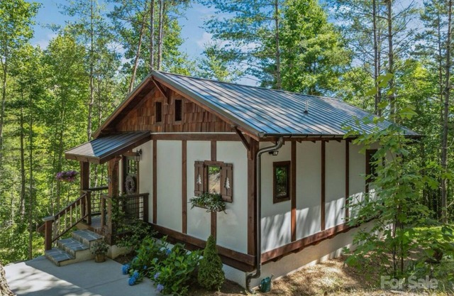 Private Modern Highlands Cottage