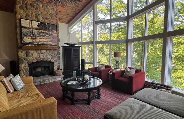 Private Muskoka Island Getaway 6 BR on Skeleton Lake New Boathouse and Fast WiFi