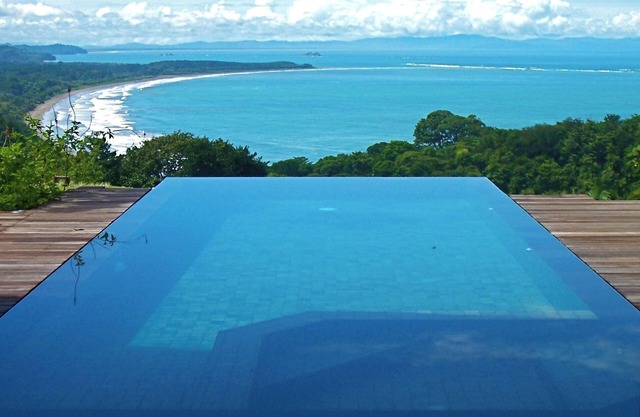 Private Nature Reserve. Stunning coast views. 3 minutes to the beach.