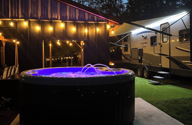 Private one-of-a-kind Camping experience! Hot Tub!