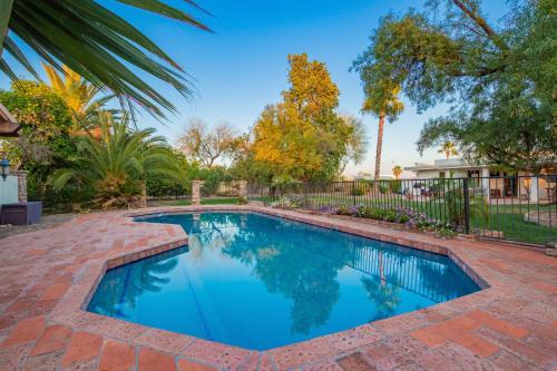 Private Paradise Valley Oasis Hot Tub, Large Yard